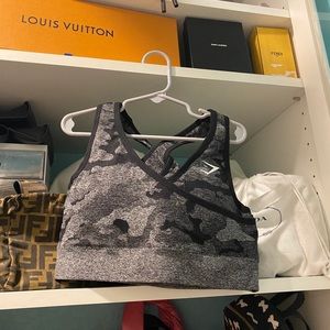 women’s gymshark cameo black and gray sports bra